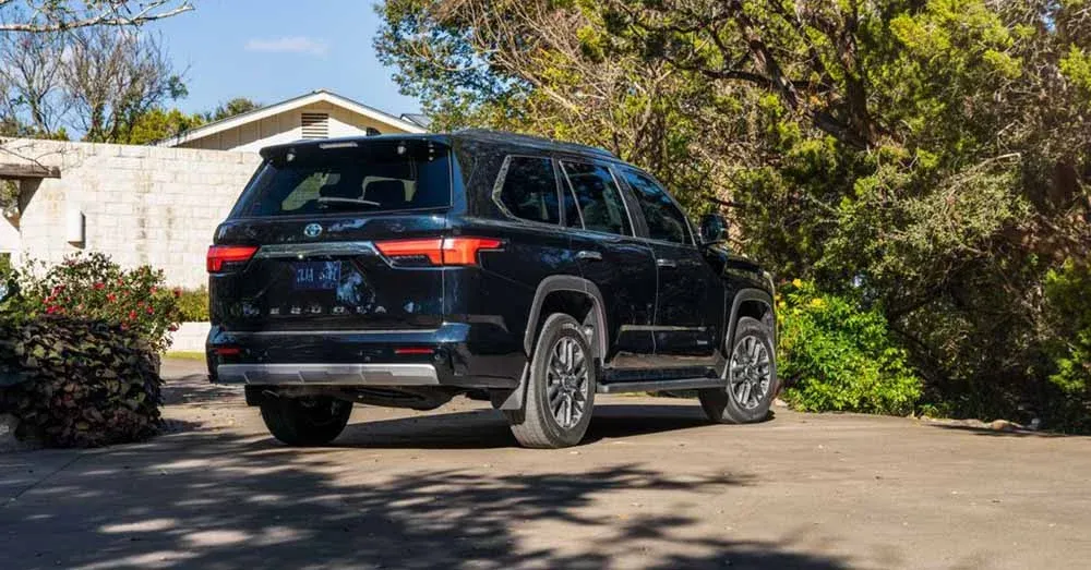 Unexpectedly Toyota will introduce the Sequoia Hybrid car